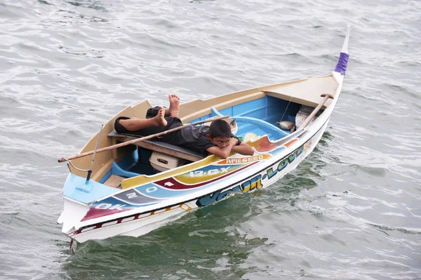 SEMPORNA, MALAYSIA- MARCH 5, 2015 : Unidentified bajau boy lying — Zdjęcie stockowe