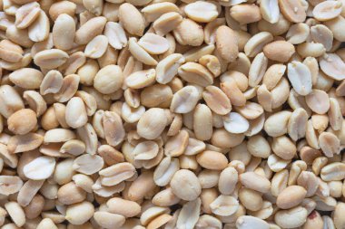 Hafif kavrulmuş ve tuzlanmış kabuksuz fıstık manzarası..