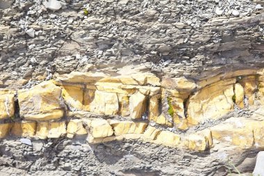 Gri taş dağ sarı taş katman ayrıntıları