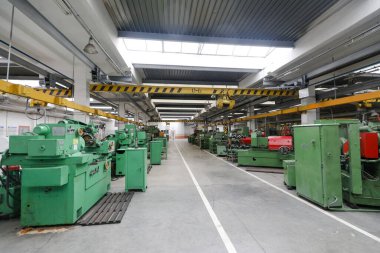 Paten kayakları için fabrikada atölye çalışması