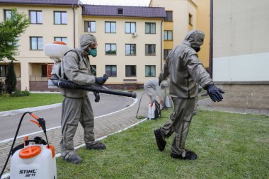 MINSK, BELARUS - 1 EKİM, 2020: Koronavirüsten hastanede koğuşların dezenfekte edilmesi