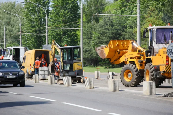 Minsk Belarus Październik 2020 Robotnicy Drogowi Naprawiają Tory Tramwajowe Mieście — Zdjęcie stockowe