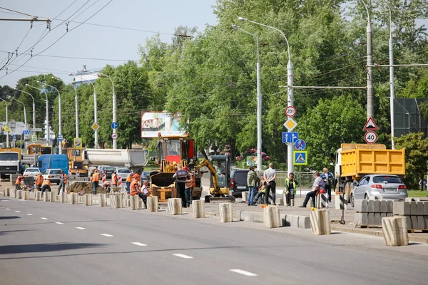 Minsk Belarus Październik 2020 Robotnicy Drogowi Naprawiają Tory Tramwajowe Mieście — Zdjęcie stockowe