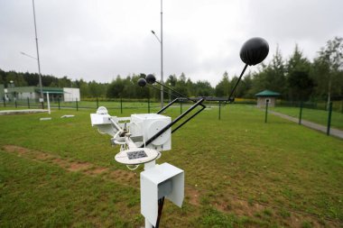 Hava durumunu gözlemledikleri bir meteoroloji istasyonu teçhizatı