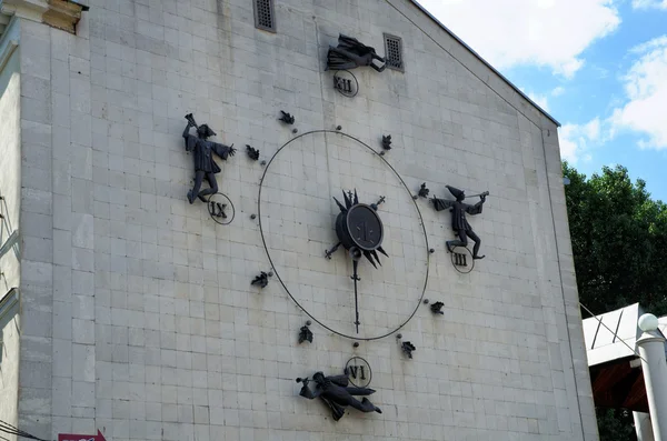 Clock on the puppet theater in Voronezh — Stock Photo, Image