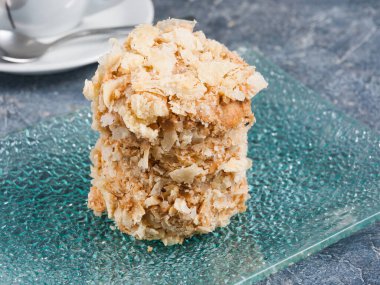 Bardak tabakta Napolyon keki