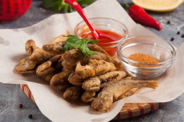 Çin mutfağı: Lezzetli kızarmış balık. Yatay çerçeve