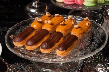 Ekler yakın plan. konsept el yapımı şekerlemeler