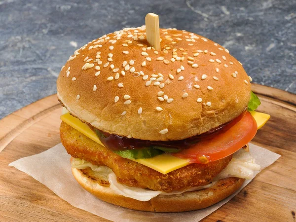 Вкусный Бургер Куриной Котлет Сыр Овощи — стоковое фото