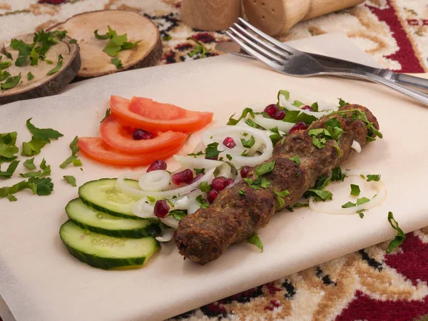 Lula Kebab Beef Onions Cucumbers Tomatoes Herbs — Stock Photo, Image