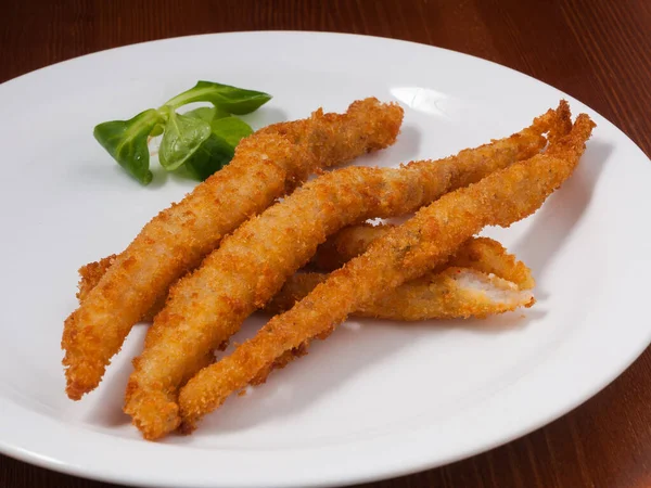 Fischstäbchen Teig Handgemacht Auf Einem Weißen Teller — Stockfoto