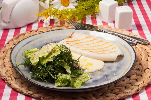 Tasty Grilled Squid Lettuce Dill Sauce — Stock Photo, Image