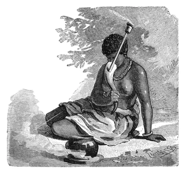 非洲妇女吸烟水管。《非洲历史与文化》。古董古董画。19世纪. — 图库照片