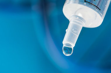 Bir şırınga bir damla DNA yansıması
