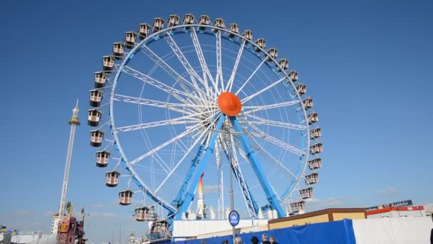 Big wheel at Oktoberfest — Stock Video