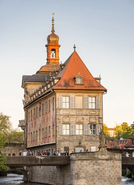 Tourists at the historic town hall of Bamberg — Stock Photo, Image