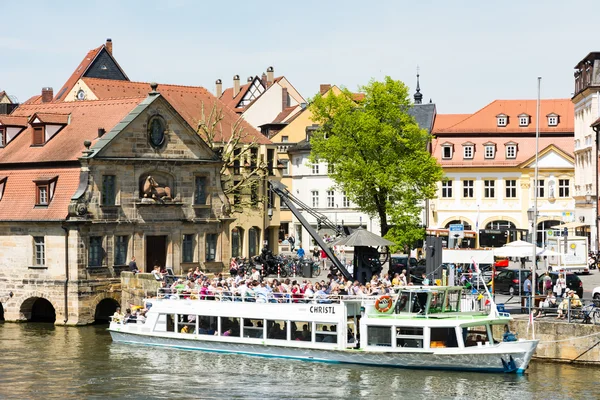 Fahrgastschiff an der Regnitz in Bamberg — Stockfoto