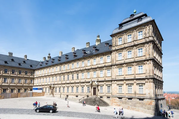 Tourists at Neue Residenz in Bamberg — Stock Photo, Image