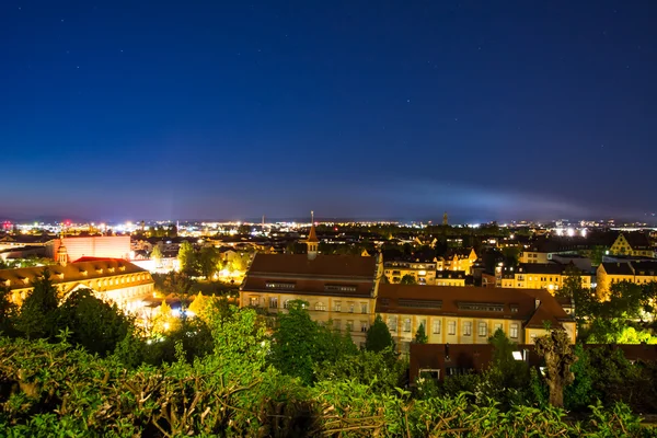 Luftaufnahme über der Stadt Bamberg bei Nacht — Stockfoto