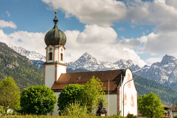 Церковь в деревне Круен в Баварии — стоковое фото