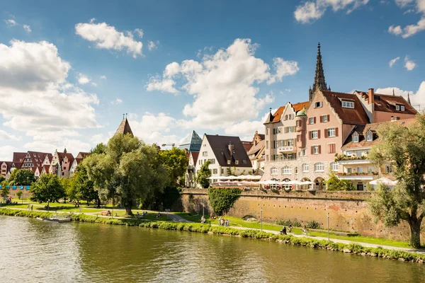 Uferpromenade in ulm — Stockfoto