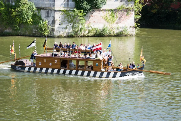 Balsa histórica no rio Danúbio — Fotografia de Stock