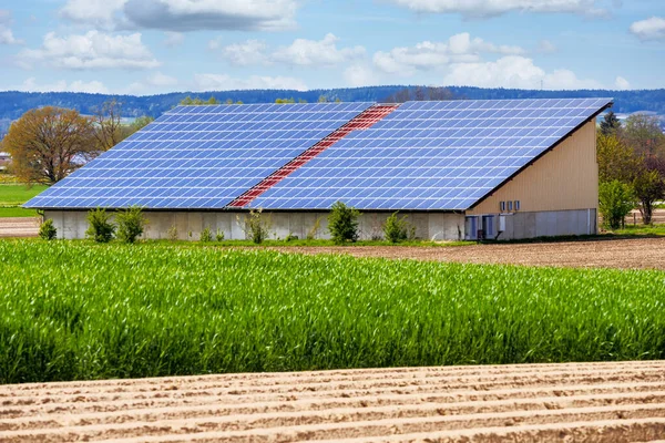 Énergie Verte Avec Capteurs Solaires Sur Toit Bâtiment Agricole — Photo