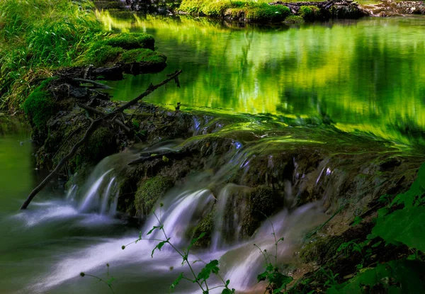 Waterval Met Mystiek Licht Sinterterrassen Van Kaisinger Tal Greding Beieren — Stockfoto