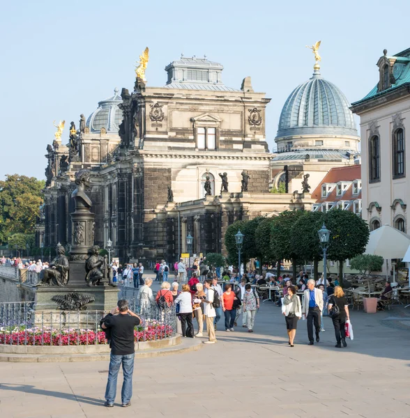 Tourists in Dresden — Stock Photo, Image