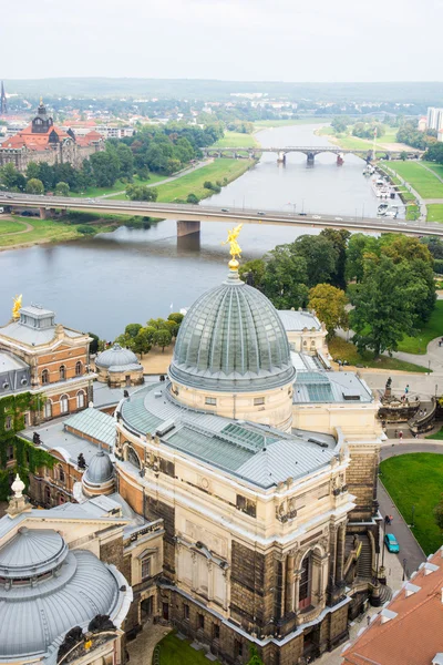 Міський пейзаж Дрездена та річки Ельба — стокове фото