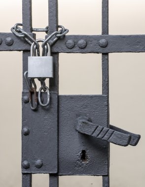 Hapishane kapısı kilitli demir