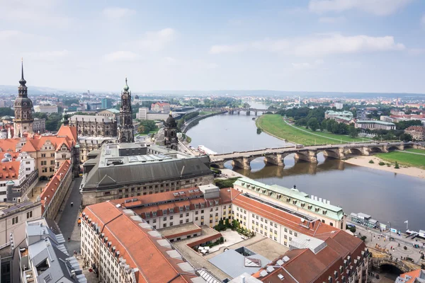Paesaggio urbano di Dresda e del fiume Elba — Foto Stock