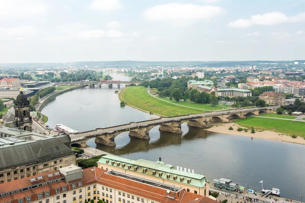 Міст через річки Ельби у Дрездені — стокове фото