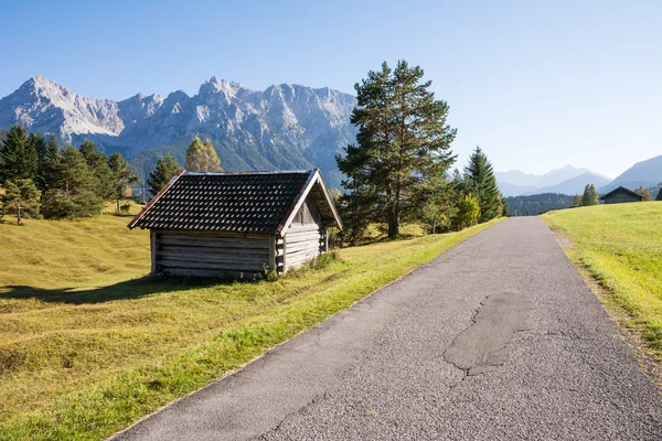 Alpine schuur — Stockfoto