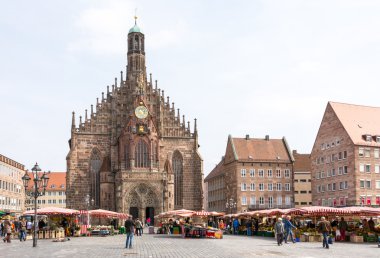 Nürnberg'deki Hauptmarkt turist