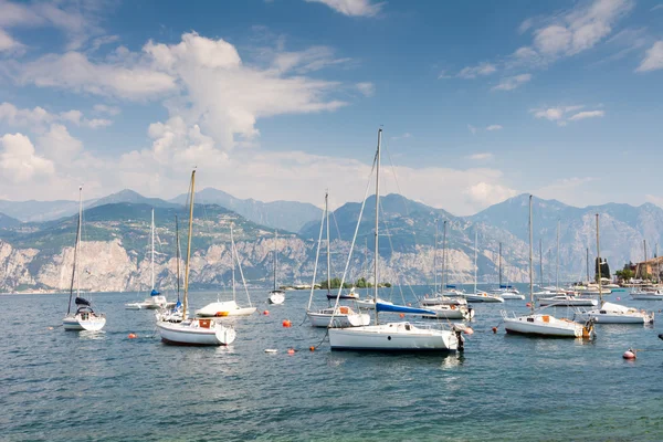 Segelboote am Gardasee — Stockfoto