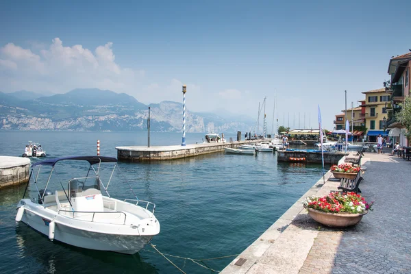 Marina no Lago de Garda em Castelletto — Fotografia de Stock