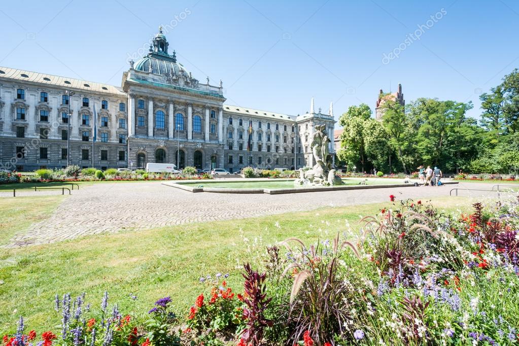 Alter Botanischer Garten And Palace Of Justice In Munich Stock