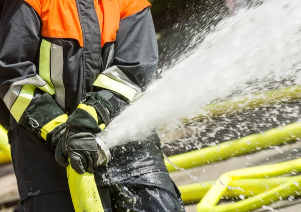 Bombero trabajando — Foto de Stock