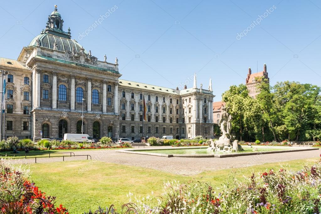 Alter Botanischer Garten And Palace Of Justice In Munich Stock