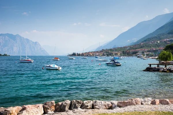 Sailing Boats at Lake Garda — Stock Photo, Image