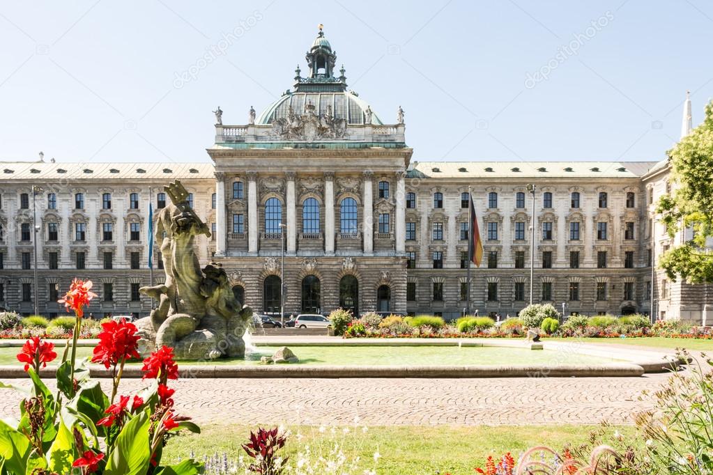 Alter Botanischer Garten And Palace Of Justice In Munich Stock