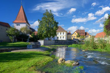 Berching 'in tarihi şehir duvarına park et (Almanya)