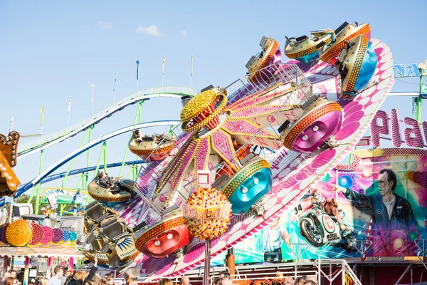 Nöjesfältet rider på Oktoberfest i München — Stockfoto