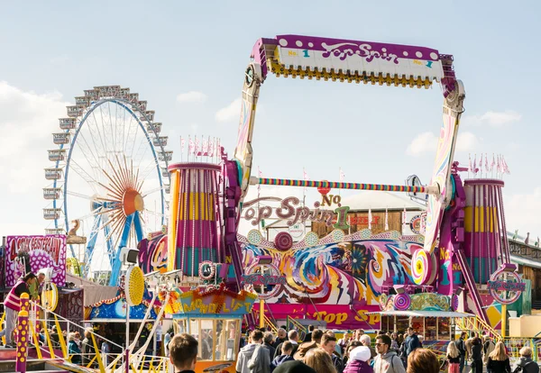 Tereny targowe jeździ na Oktoberfest w Monachium — Zdjęcie stockowe