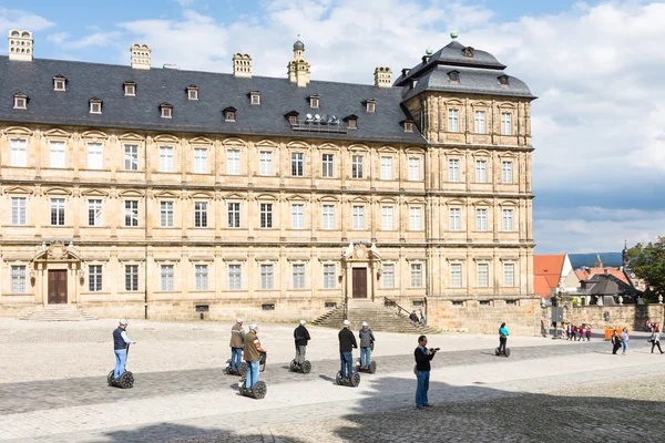 Tourists with segways at Neue Residenz in Bamberg — Stock Photo, Image