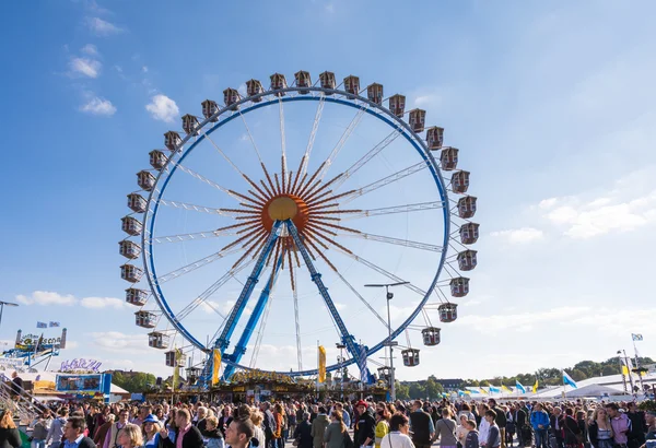 Grande ruota all'Oktoberfest di Monaco di Baviera — Foto Stock