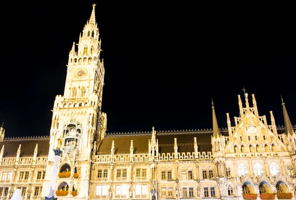 Verlichte stadhuis van München — Stockfoto