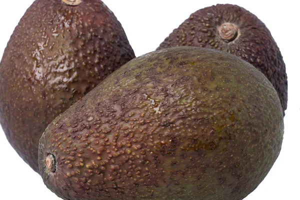 Tre Avocado Verde Biologico Maturo Isolato Uno Sfondo Bianco — Foto Stock