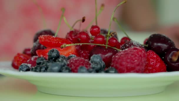 Frutas polvilhadas com açúcar — Vídeo de Stock